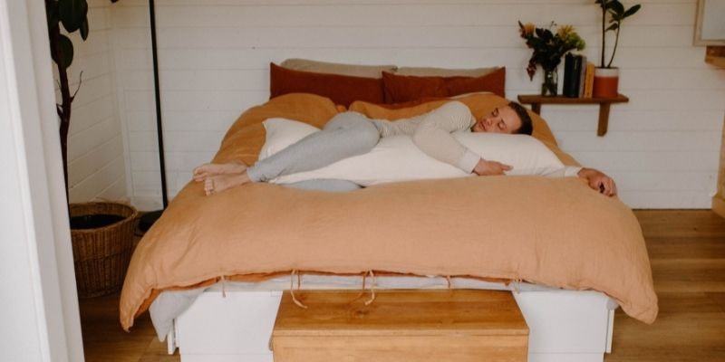 What is a body pillow and Benefits of a body pillow